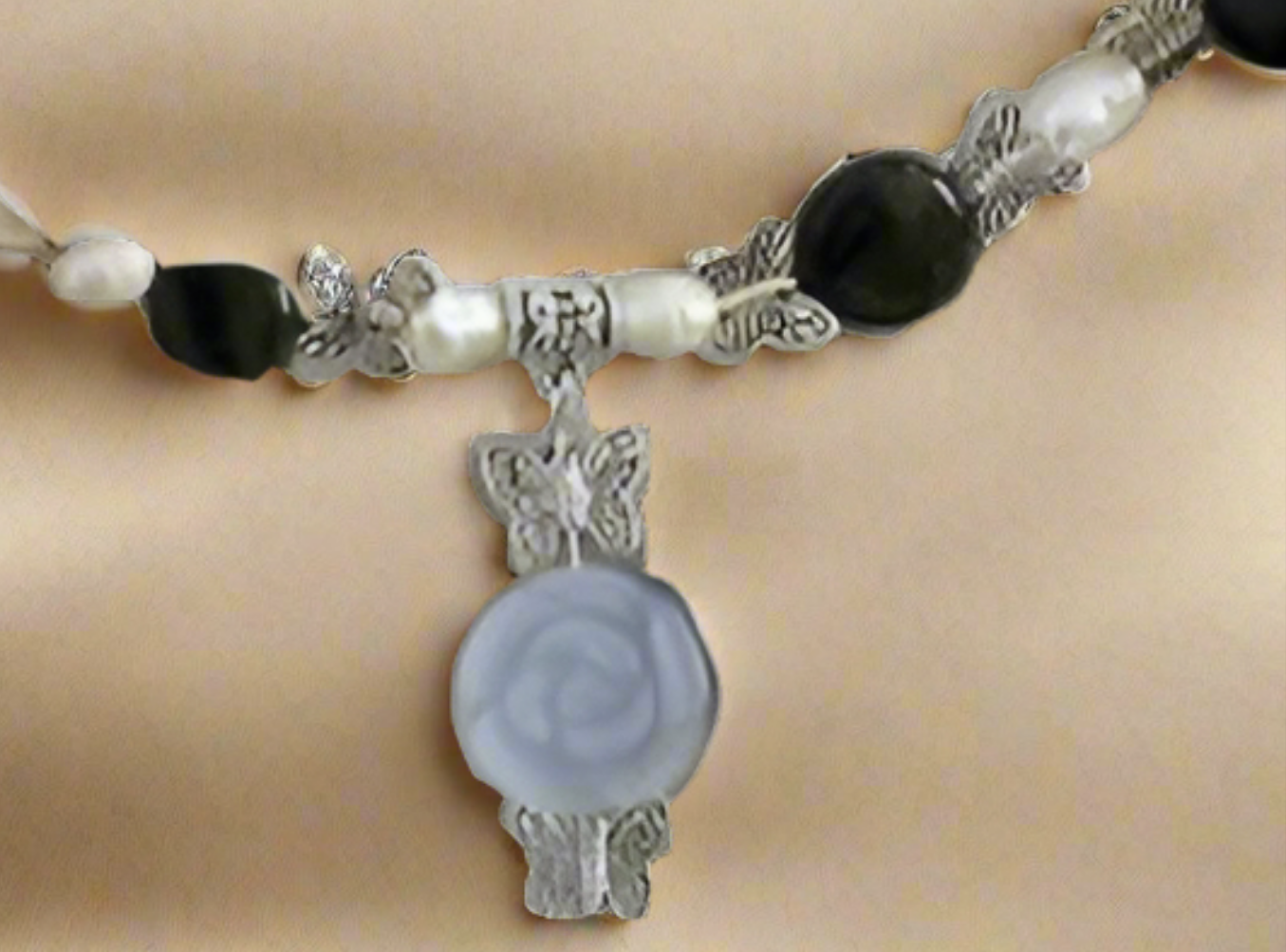 parure obsidienne et fleurs oeil de chat avec perles rivière(Bleu)