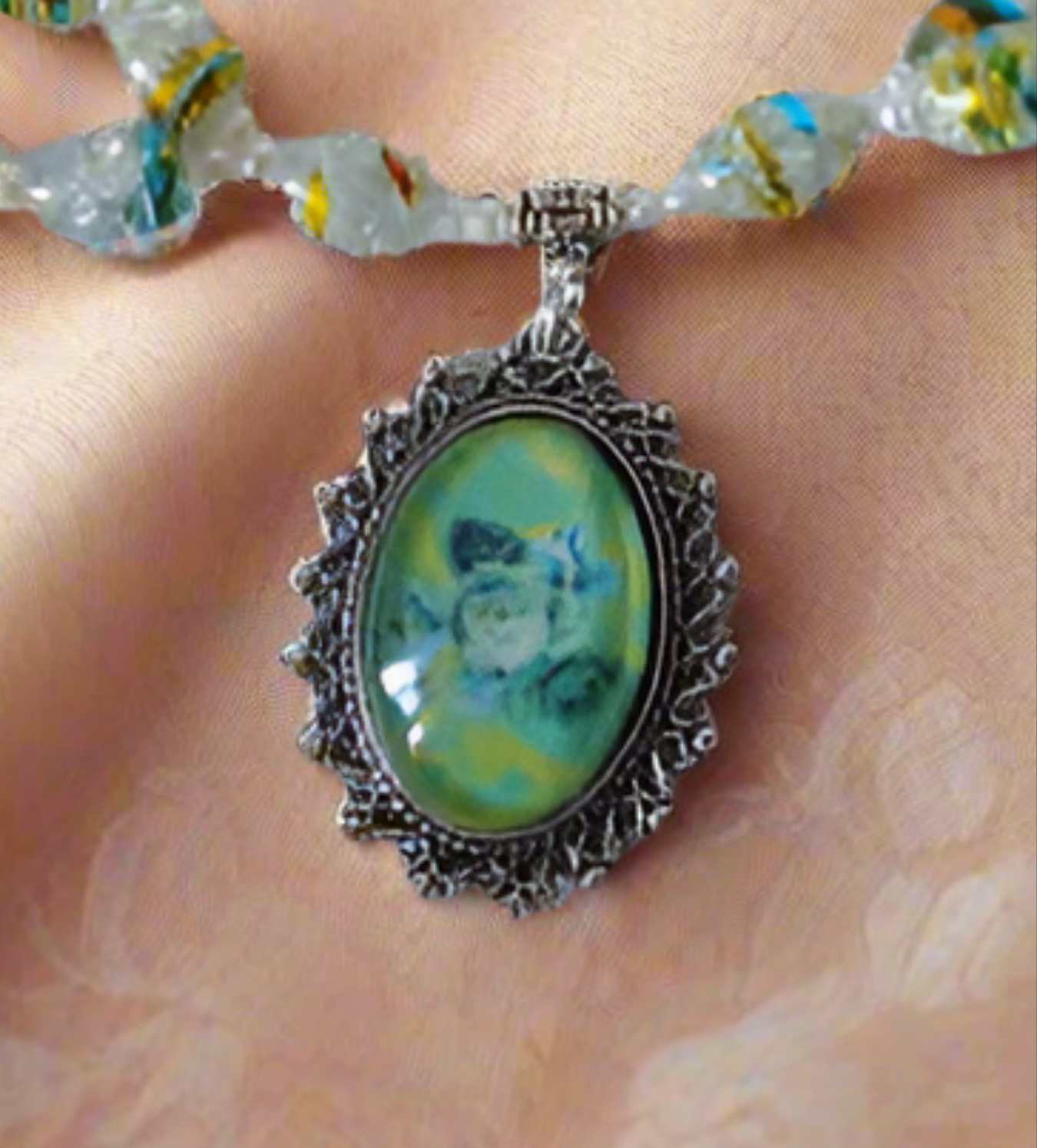 Parure verre avec camée fleurs