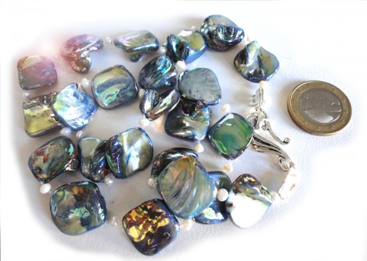 Collier en perles de nacre métallisé et petites perles fines