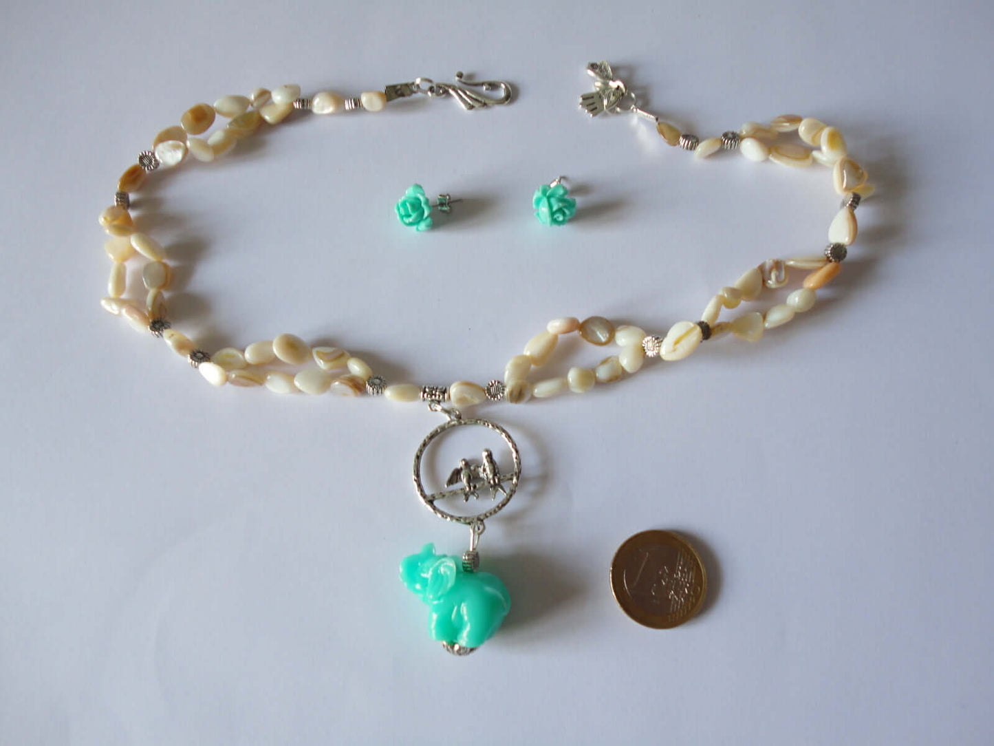 Parure en nacre avec éléphant (turquoise)