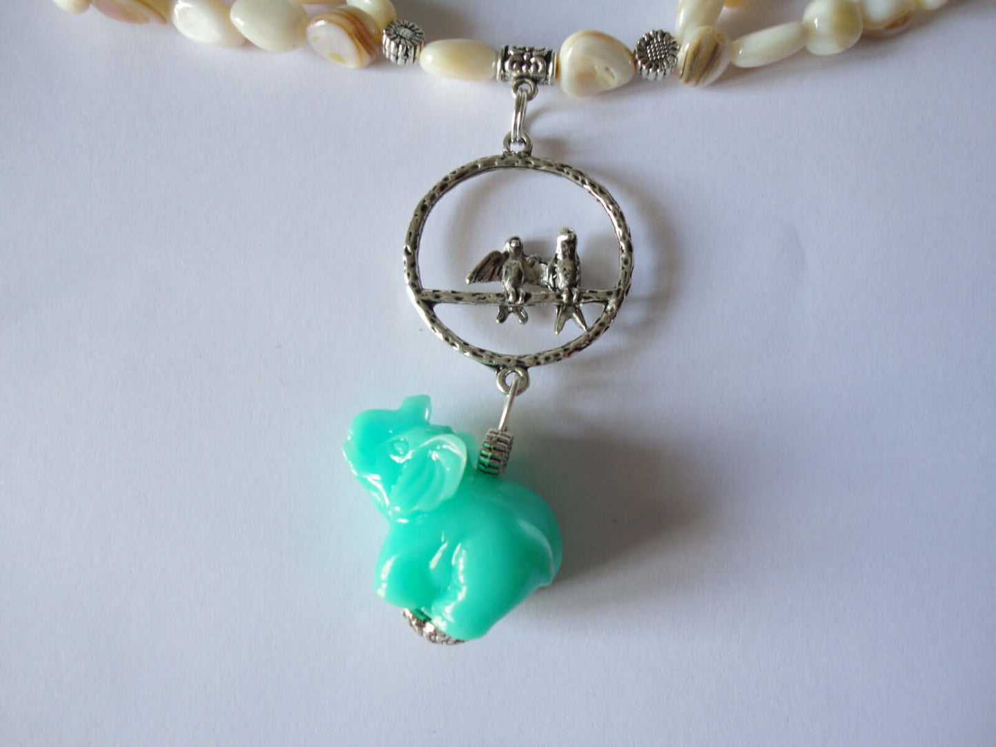 Parure en nacre avec éléphant (turquoise)