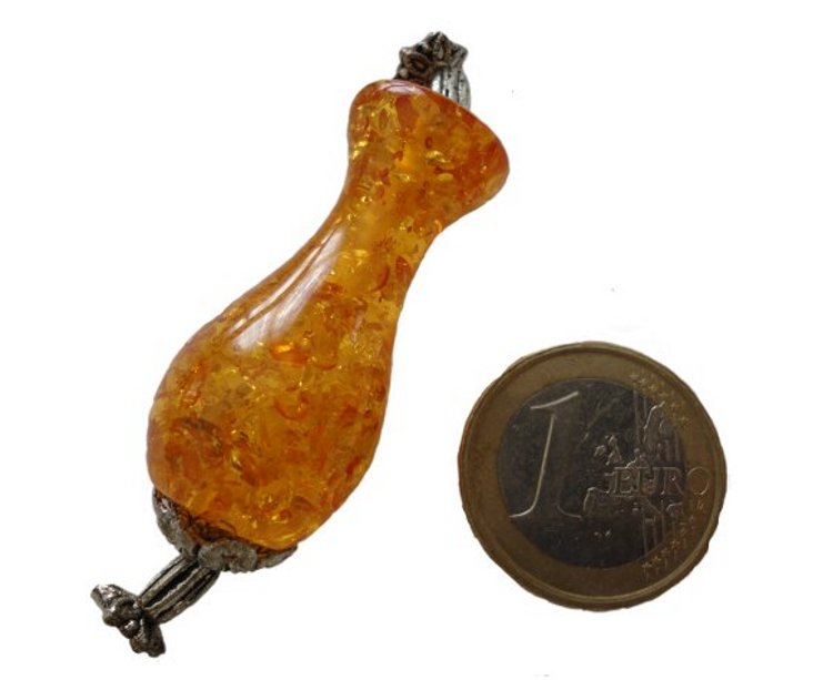 Collier en perles culture avec perles d'ambres pressé détail