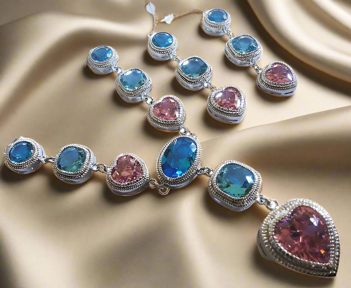 parure imitation topazes roses et bleus (zirconias) en forme de coeurs