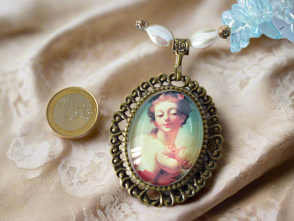 Collier en aigue-marines véritables et grand camée
