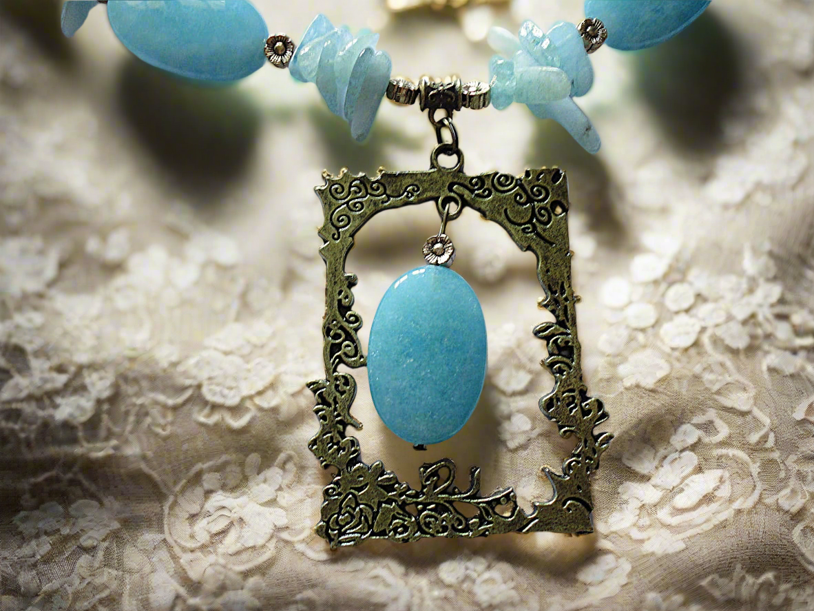 Collier en perles d'aigue-marines véritables détail