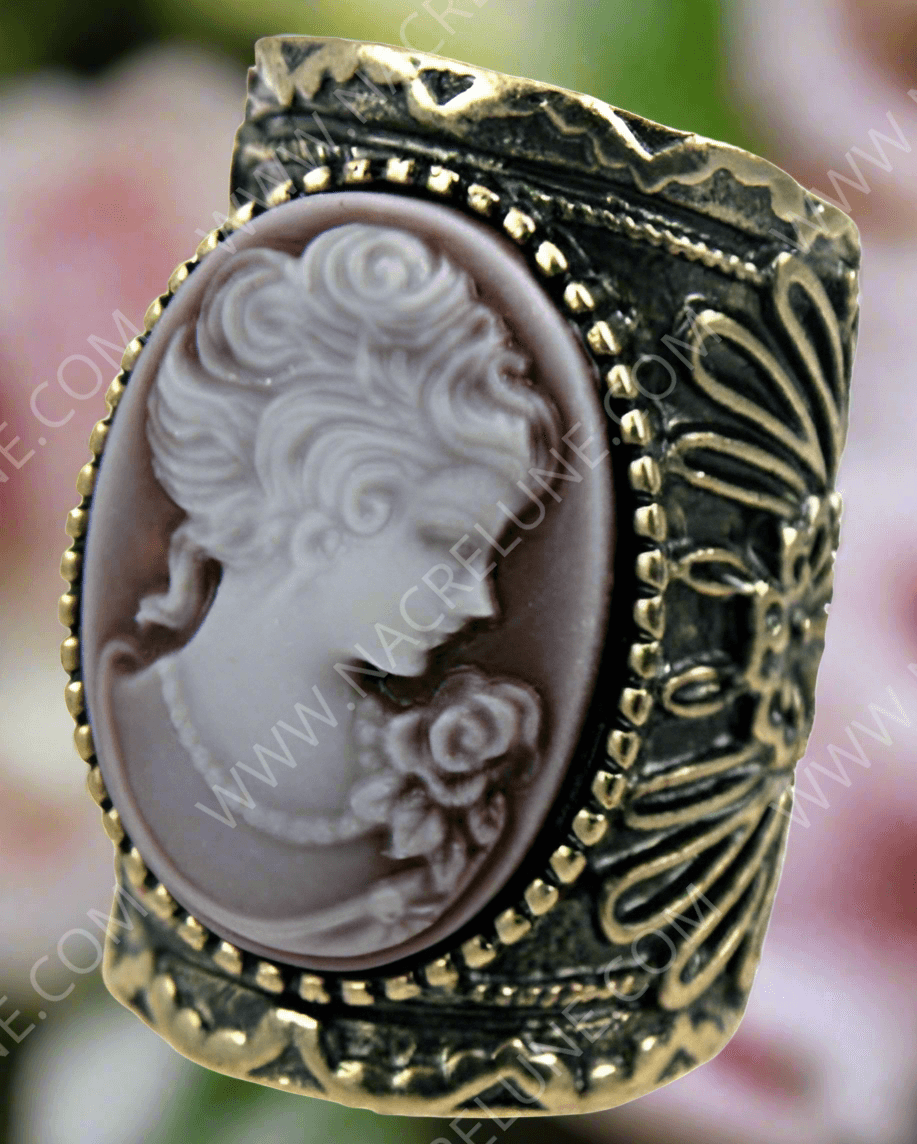 Bague fantaisie vieil or avec camée