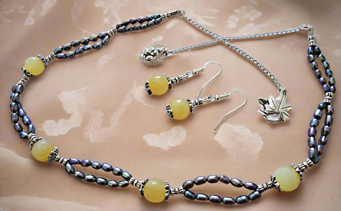 Parure en petites perles de culture irisées et citrines polies