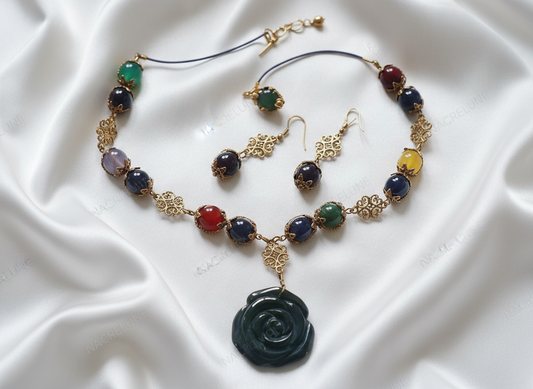 Parure en perles d'agates multicolores et rose sculptée en onyx NACRELUNE parure