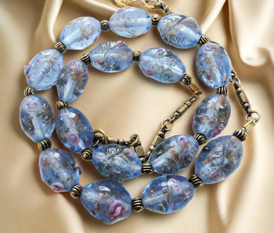 parure en verre bleu