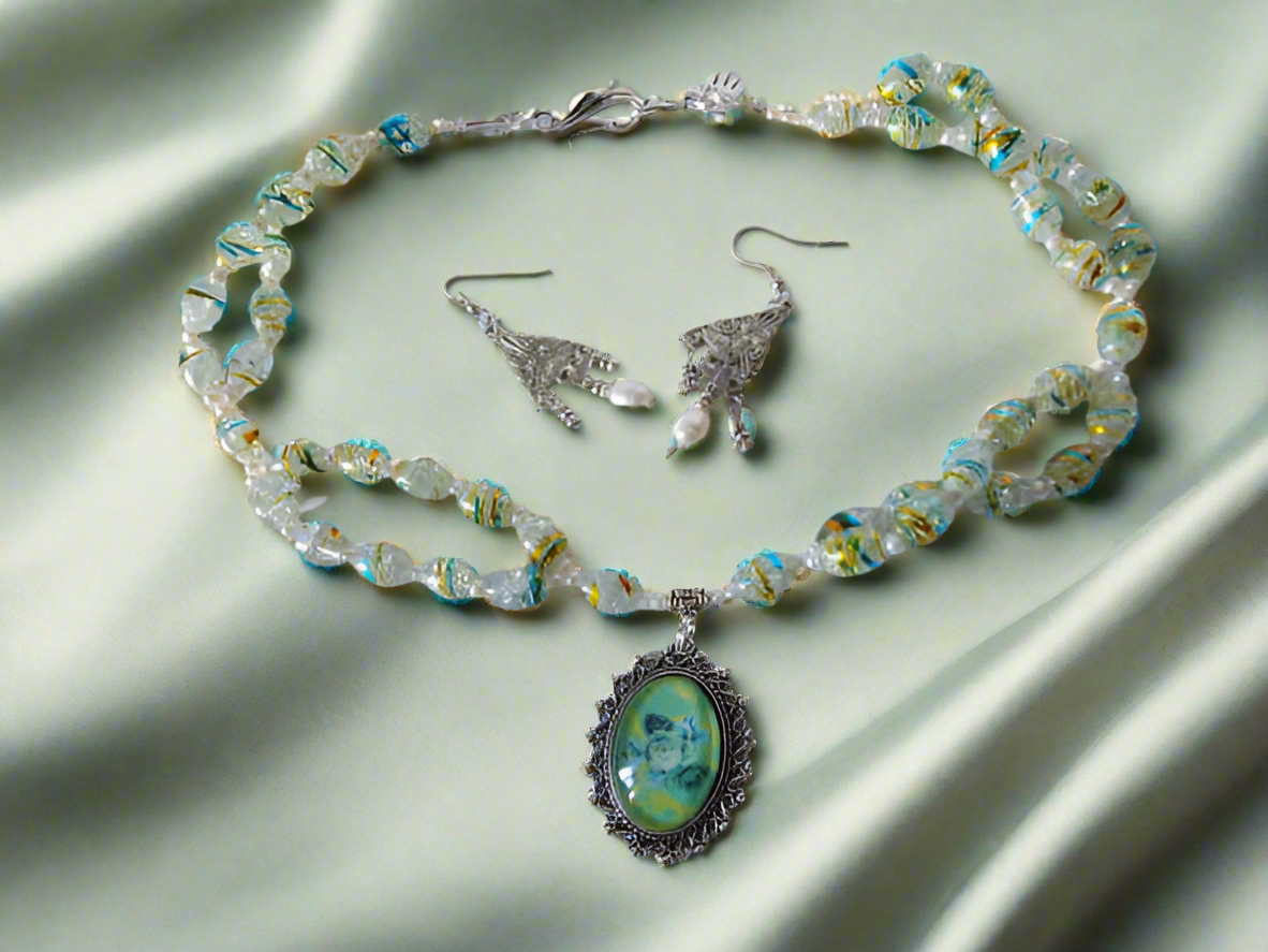 Parure verre avec camée fleurs