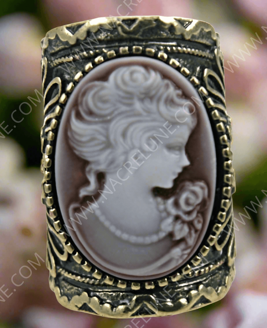 Bague fantaisie avec camée