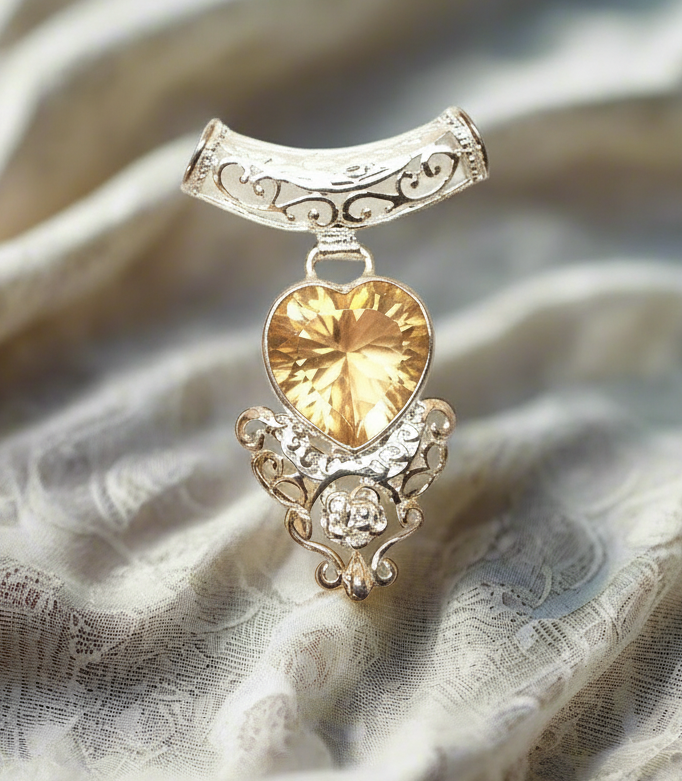 pendentif en argent en forme de coeur avec topaze NACRELUNE pendentif