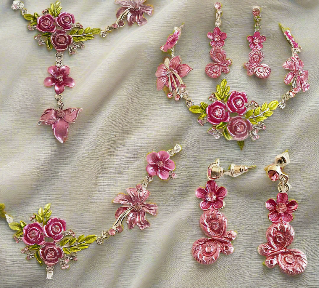 Parure en émail rose avec fleurs et feuilles