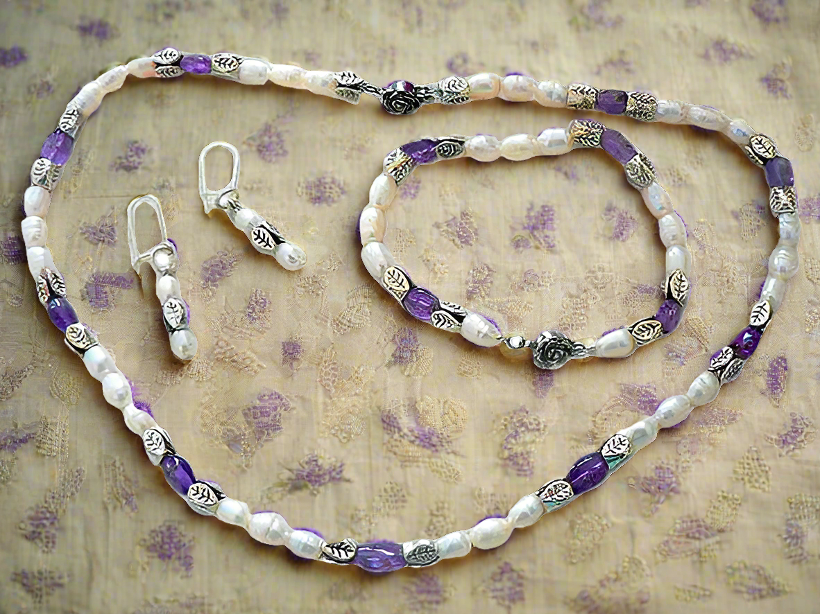 Parure en perles de culture avec améthystes véritables polies
