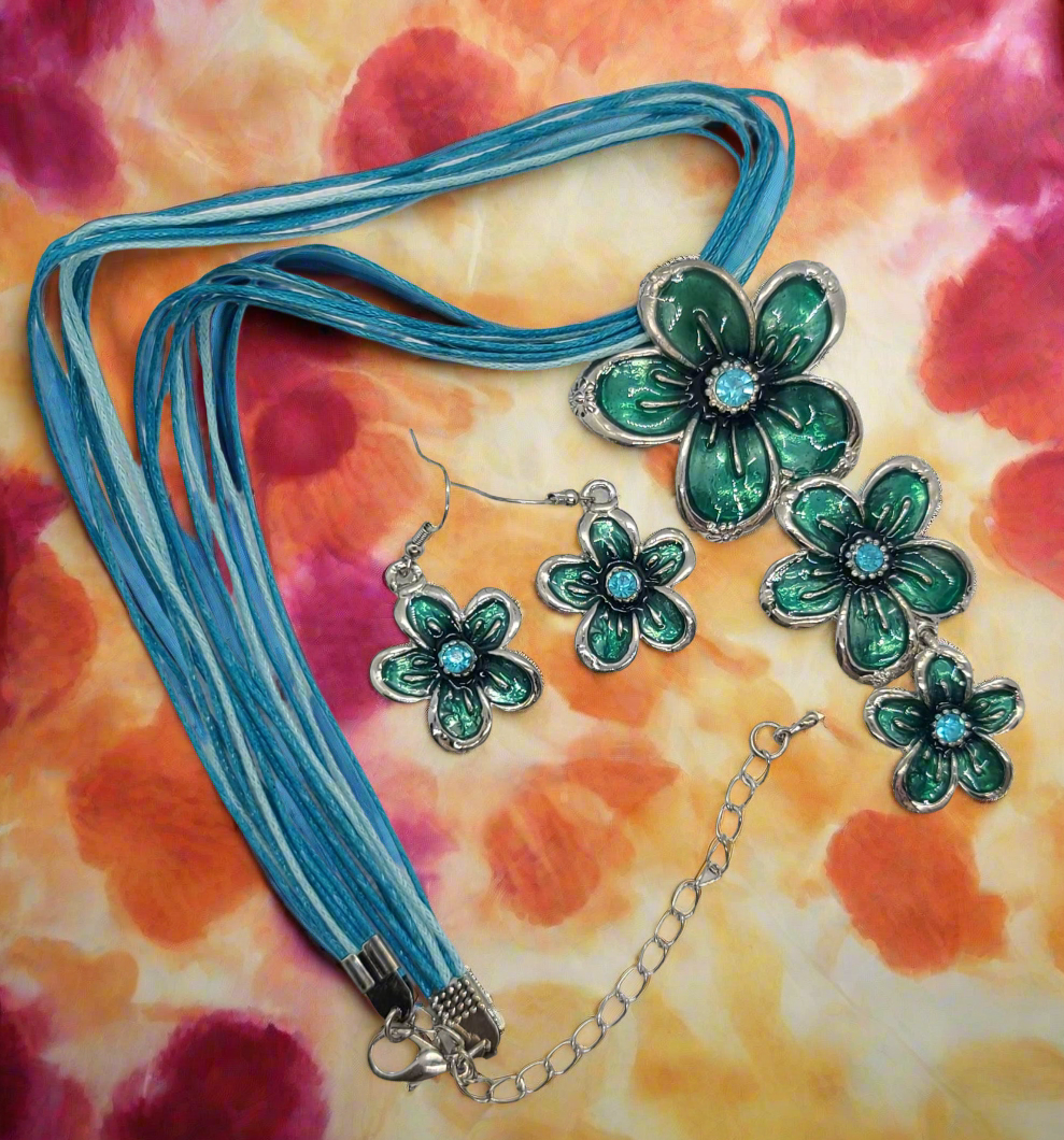 Pendentif en émail et strass en forme de fleurs avec boucles assorties