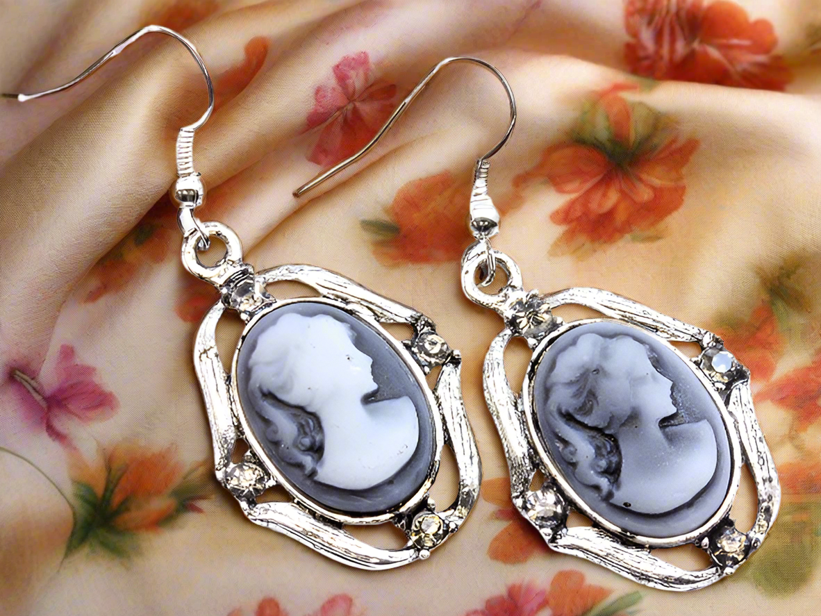 Boucles fantaisie camée bleu strass gris