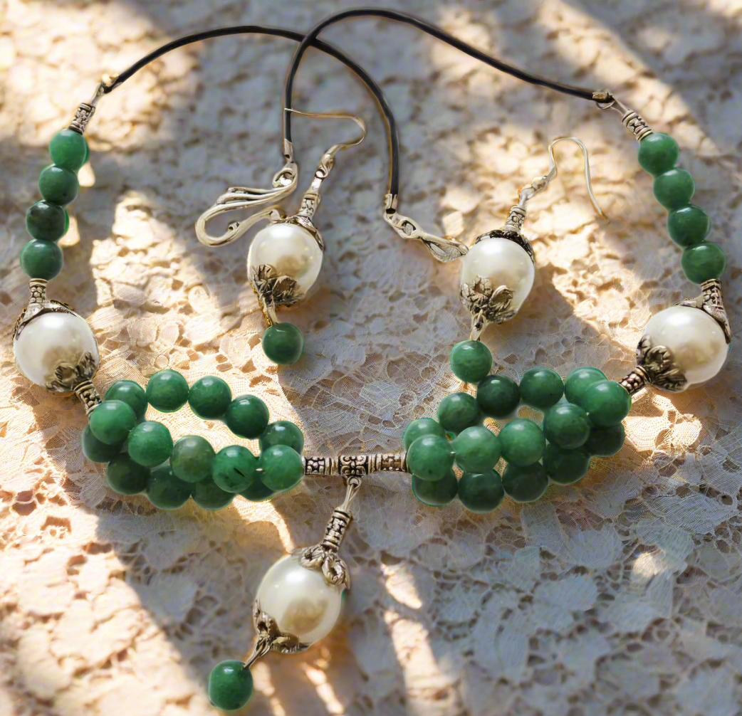 Parure perles de nacre et jade vert