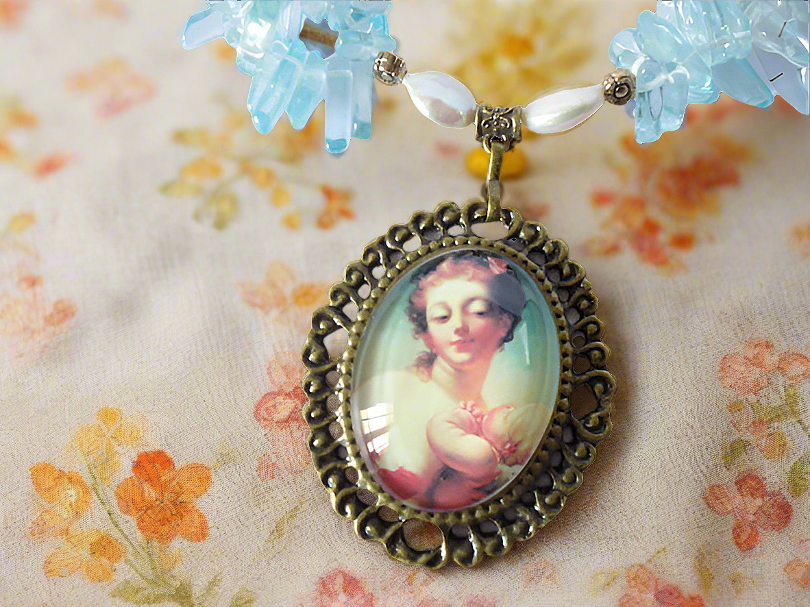 Collier en aigue-marines véritables et grand camée