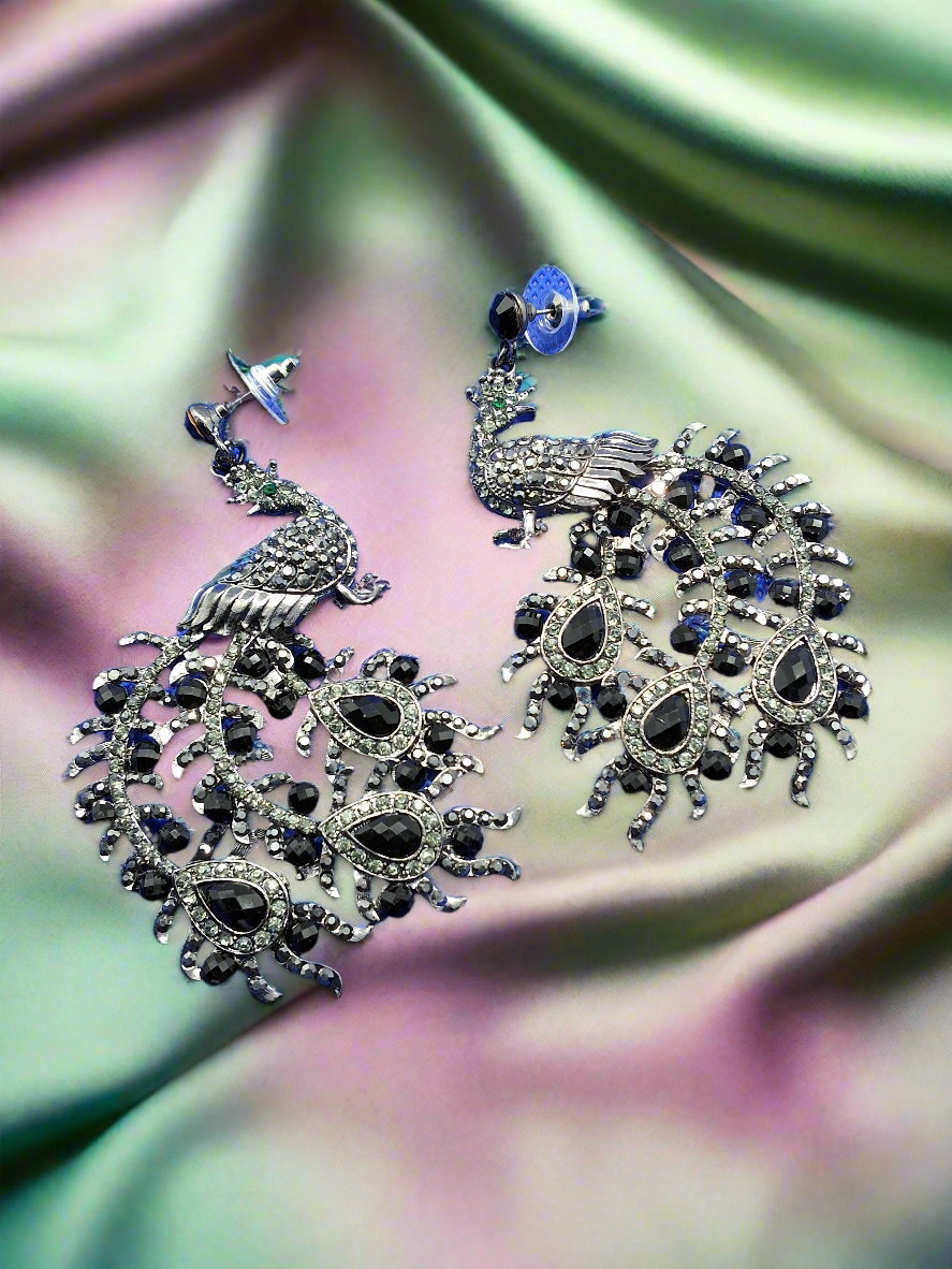 boucles d'oreille en strass en forme de paon noir