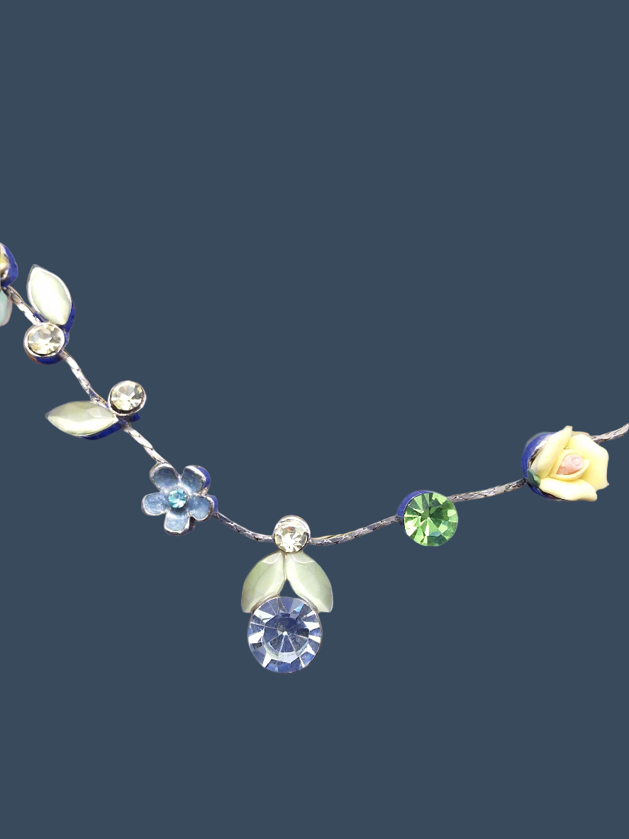 Collier avec strass et fleurs porcelaine NACRELUNE collier