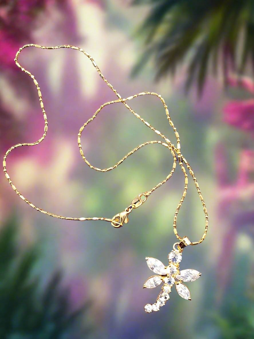 Pendentif en zirconia imitation diamant en forme de libellule