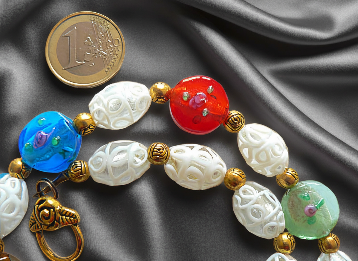 collier en perles de verre décorées et perles de verre dentelle blanche NACRELUNE collier