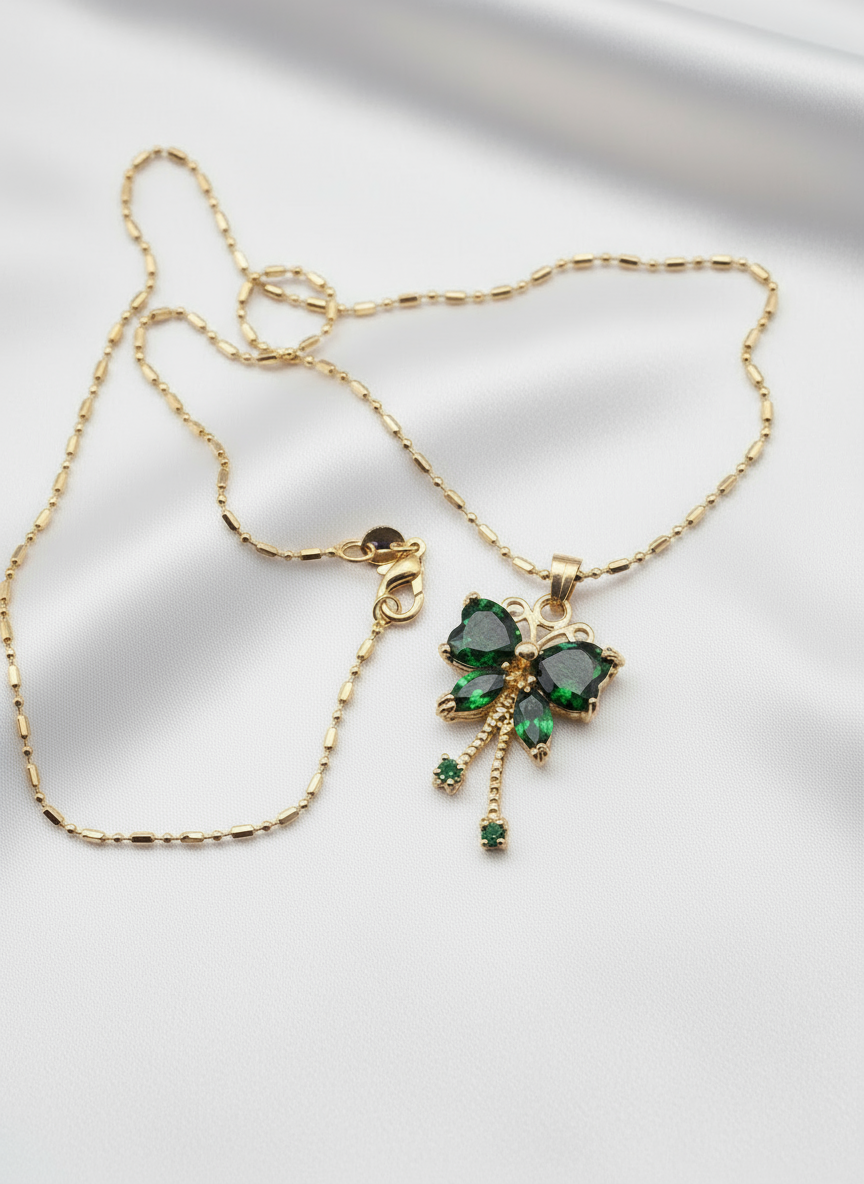 Pendentif en zirconia imitation émeraude en forme de papillon NACRELUNE pendentif