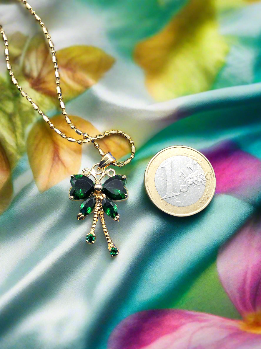 Pendentif en zirconia imitation émeraude en forme de papillon