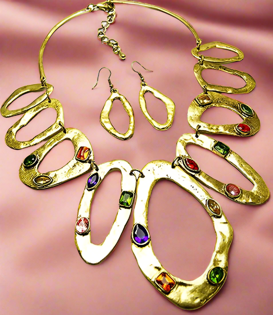 Parure en métal martelé doré et zirconias multicolores