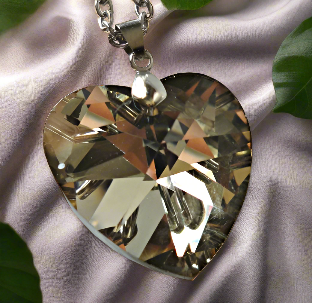 Collier cristal coeur avec chaine (marron)