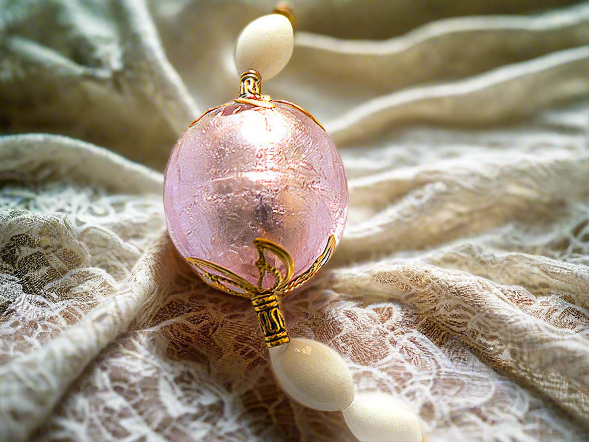 parure en boules de verre rose détail