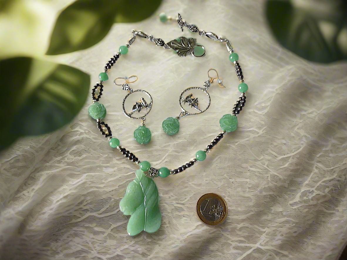 Parure en perles d' aventurine véritables sculptées en forme de fleurs et cheval