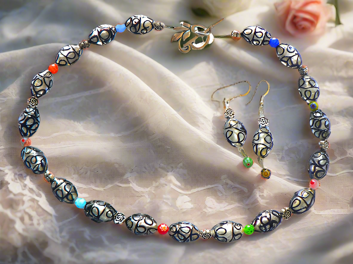 Parure en perles de verre dentelle noire avec millefleurs