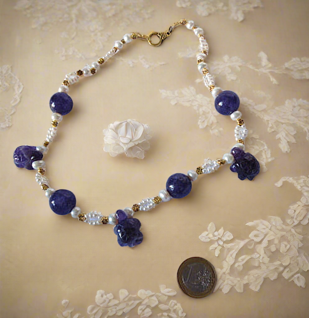 Collier en perles de culture et améthystes véritables sculptées en forme de tortues