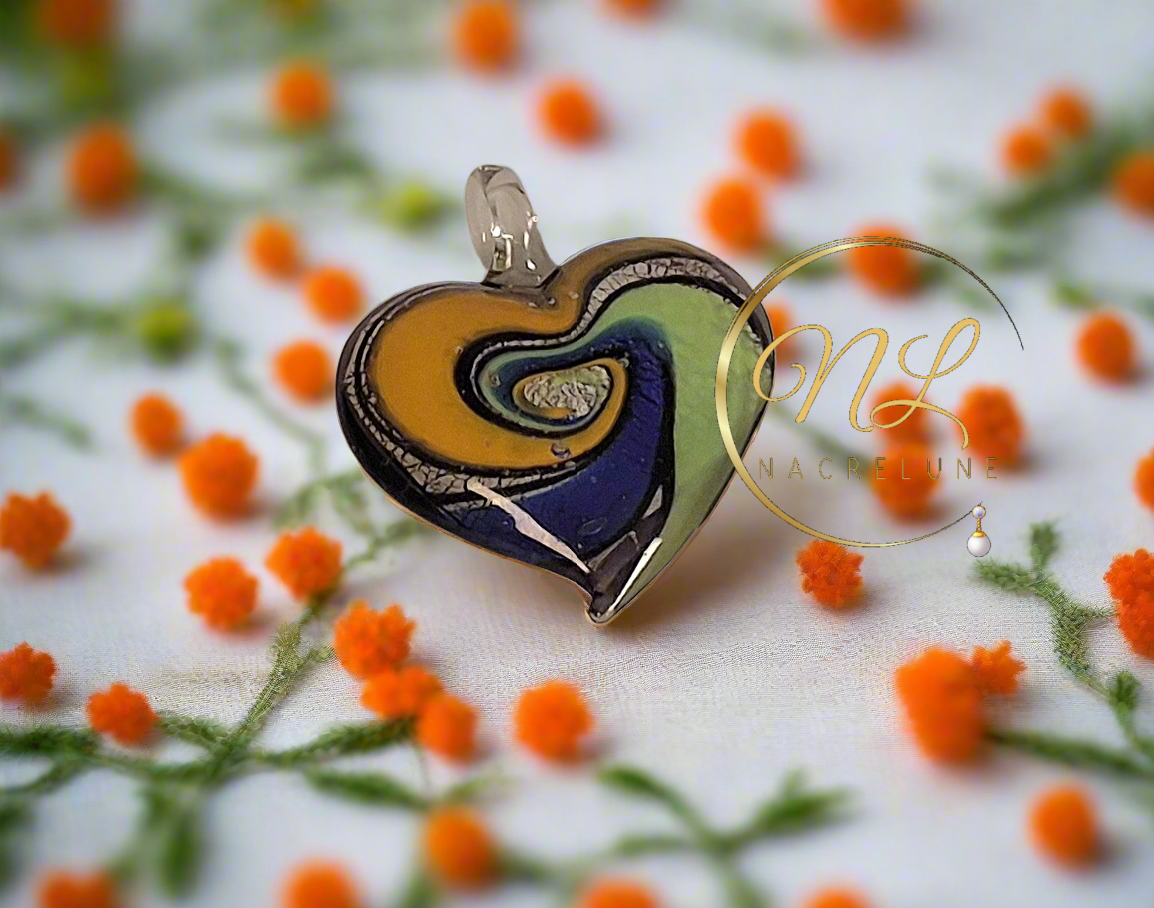 Pendentif coeur en verre multicolore