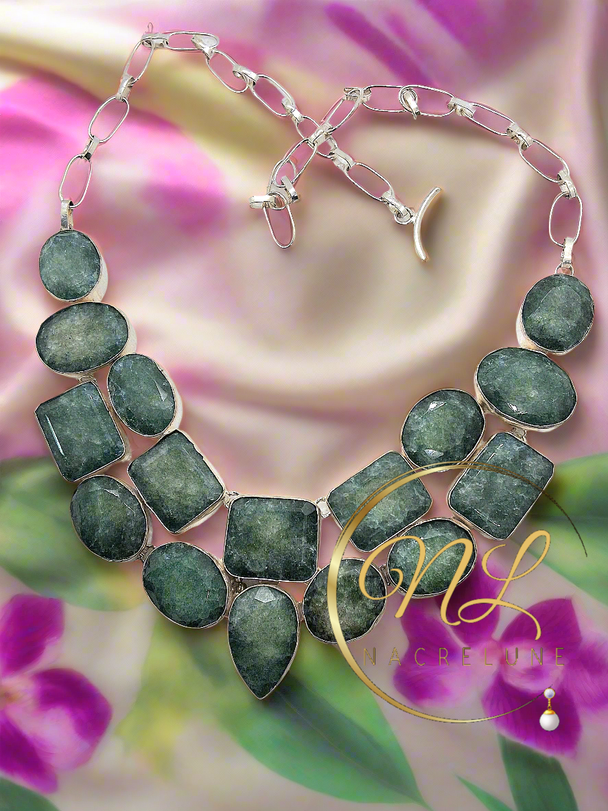 Collier en argent avec emeraudes naturelles