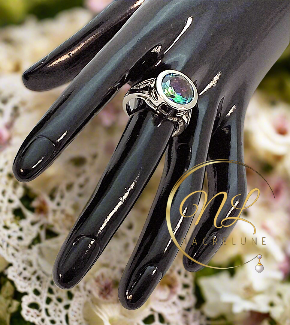 Bague en argent avec topaze taillée traitée mystique