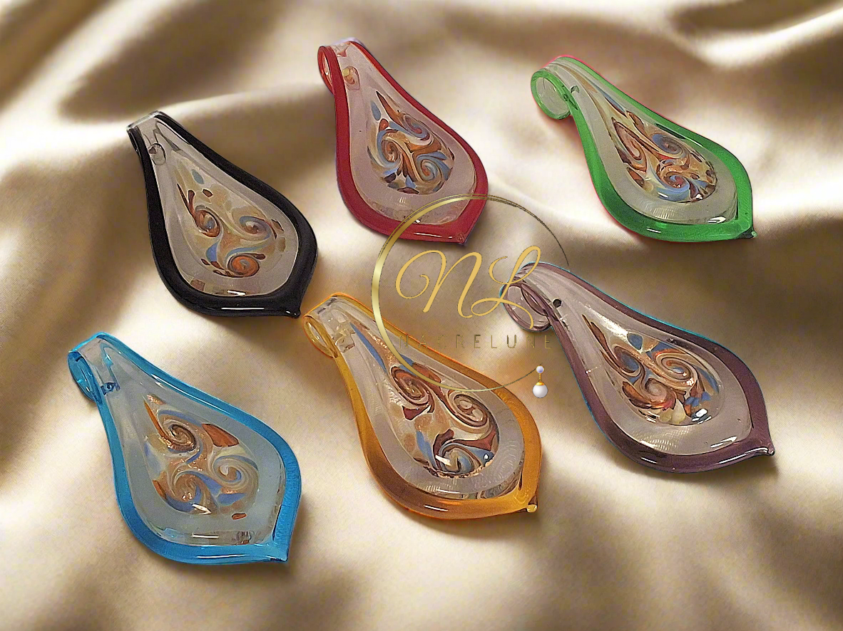 Pendentif en verre multicolore