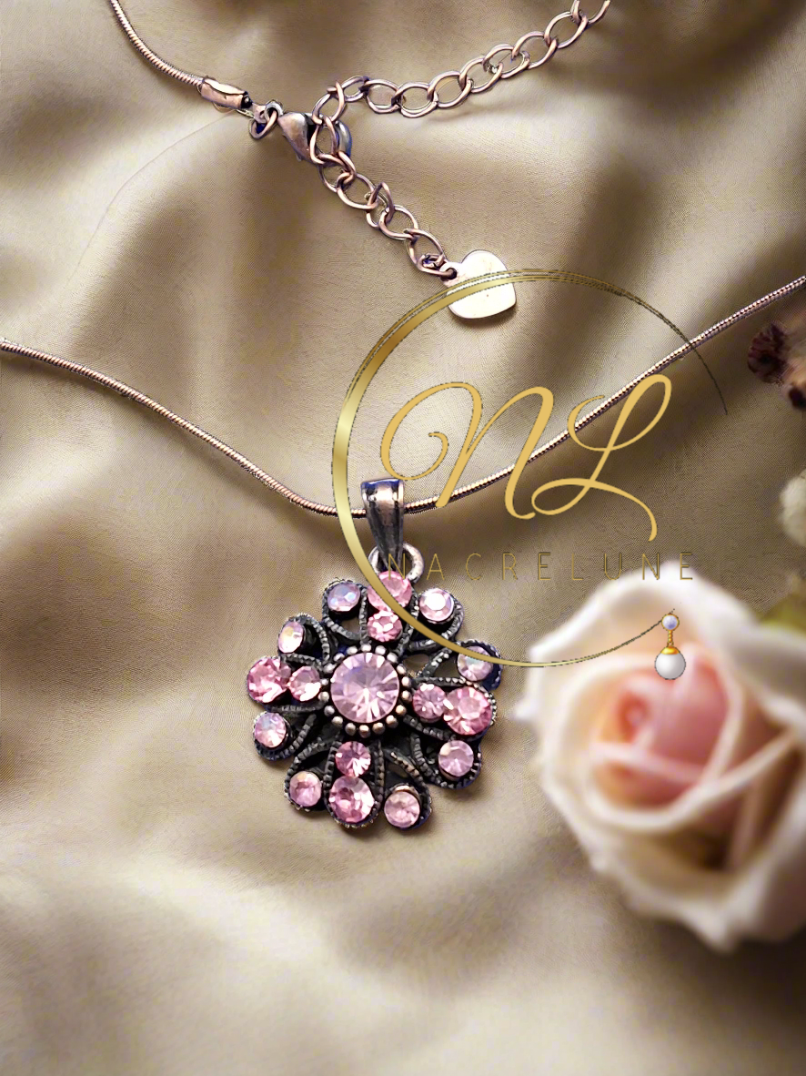 Pendentif en strass rose