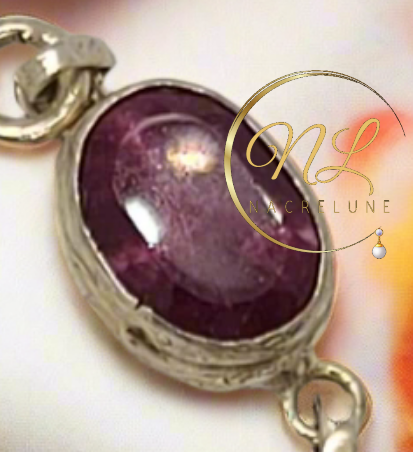 Bracelet en rubis facetté sur argent, détail de la pierre