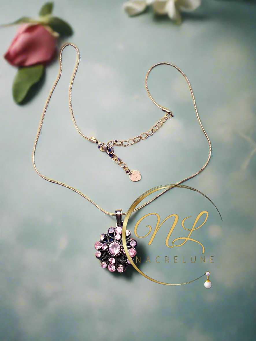 Pendentif en strass rose