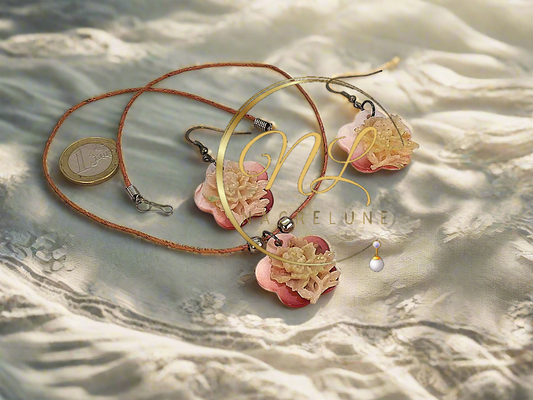 Parure en nacre coloré en forme de fleurs NACRELUNE parure