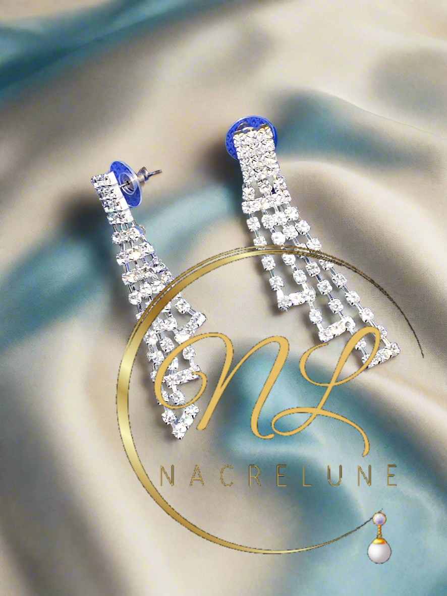 longues boucles en strass