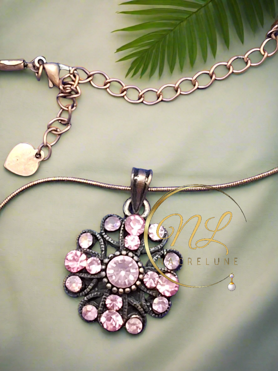 Pendentif en strass rose