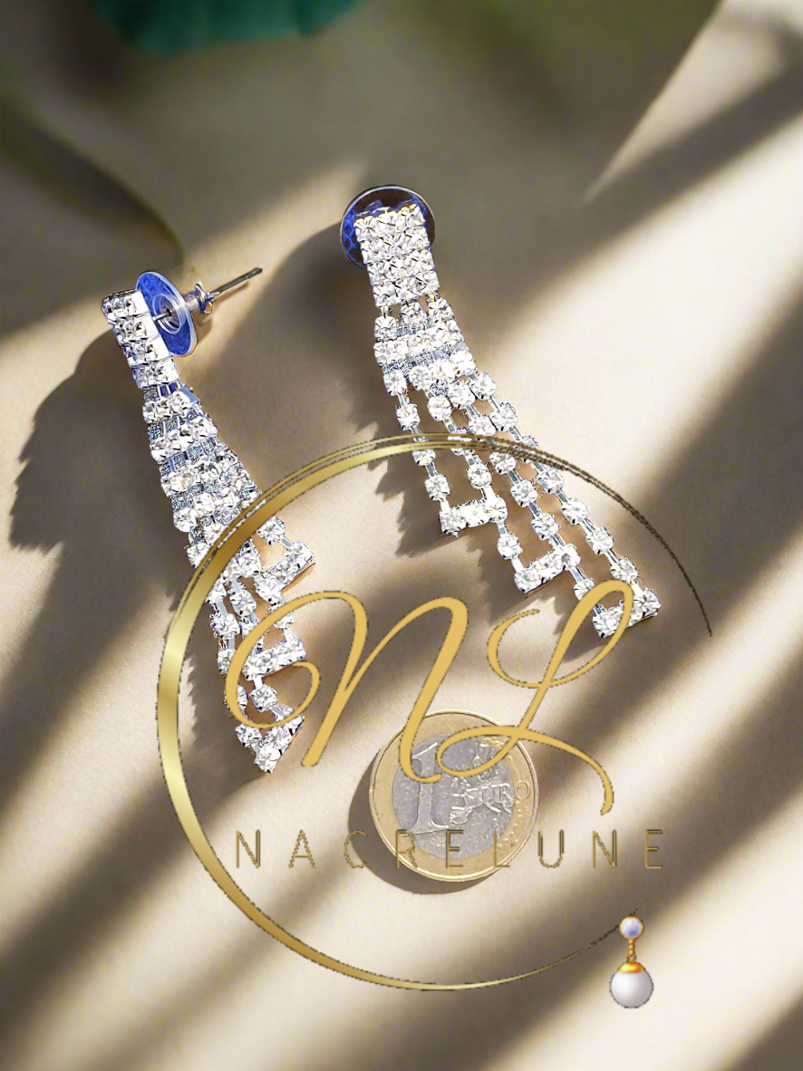 longues boucles en strass