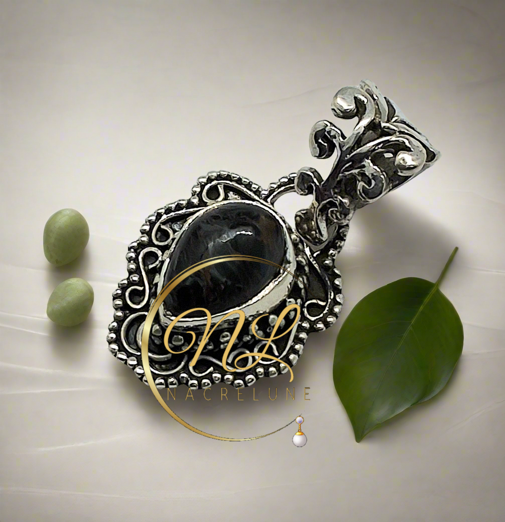 petit pendentif en argent véritable, orné d'un oeil de tigre poli aux nuances de bleu