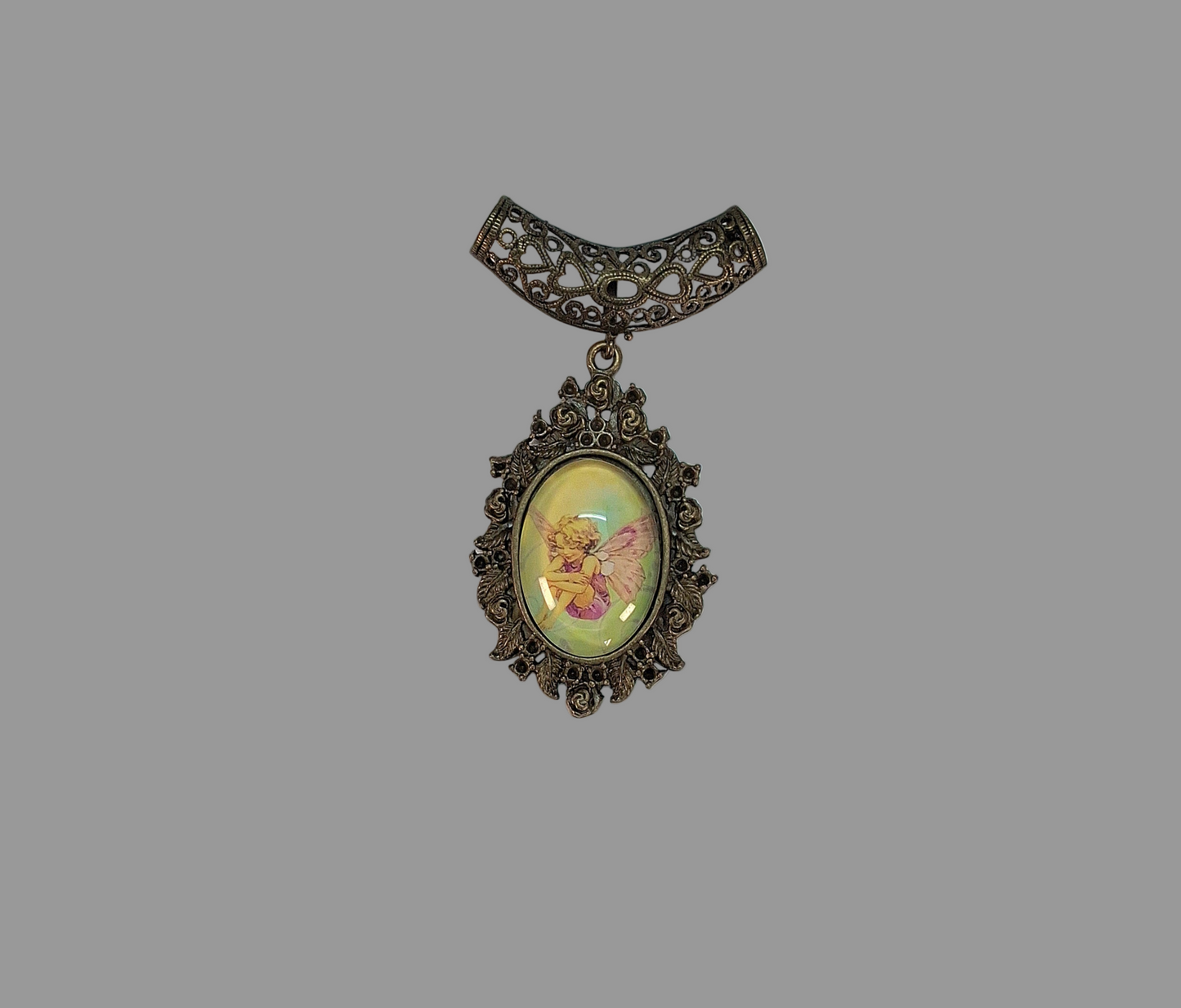Pendentif camée artisanal avec une fée des fleurs NACRELUNE
