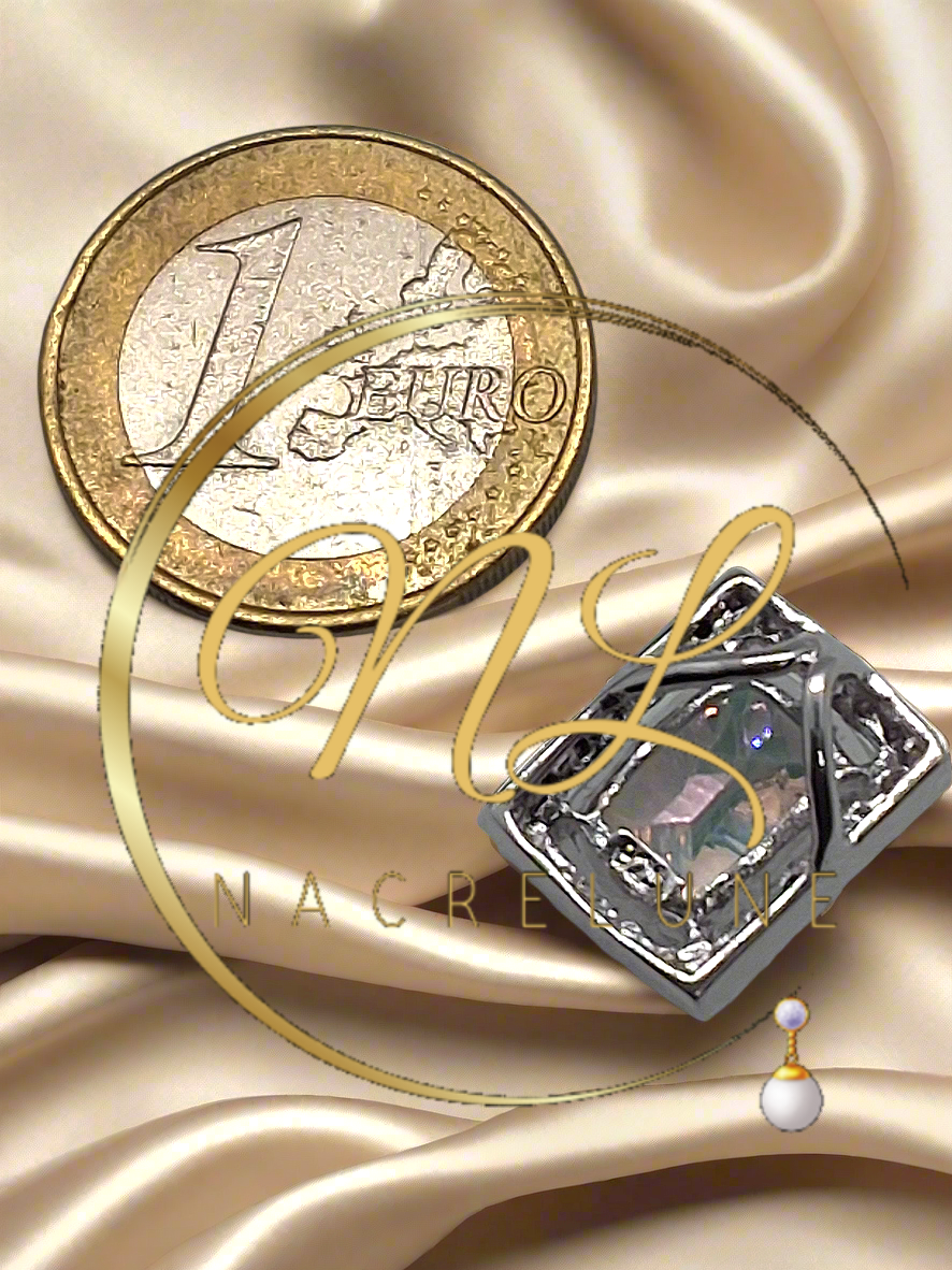 Pendentif en argent 925 avec topaze traitée mystique multicolore vu de dos