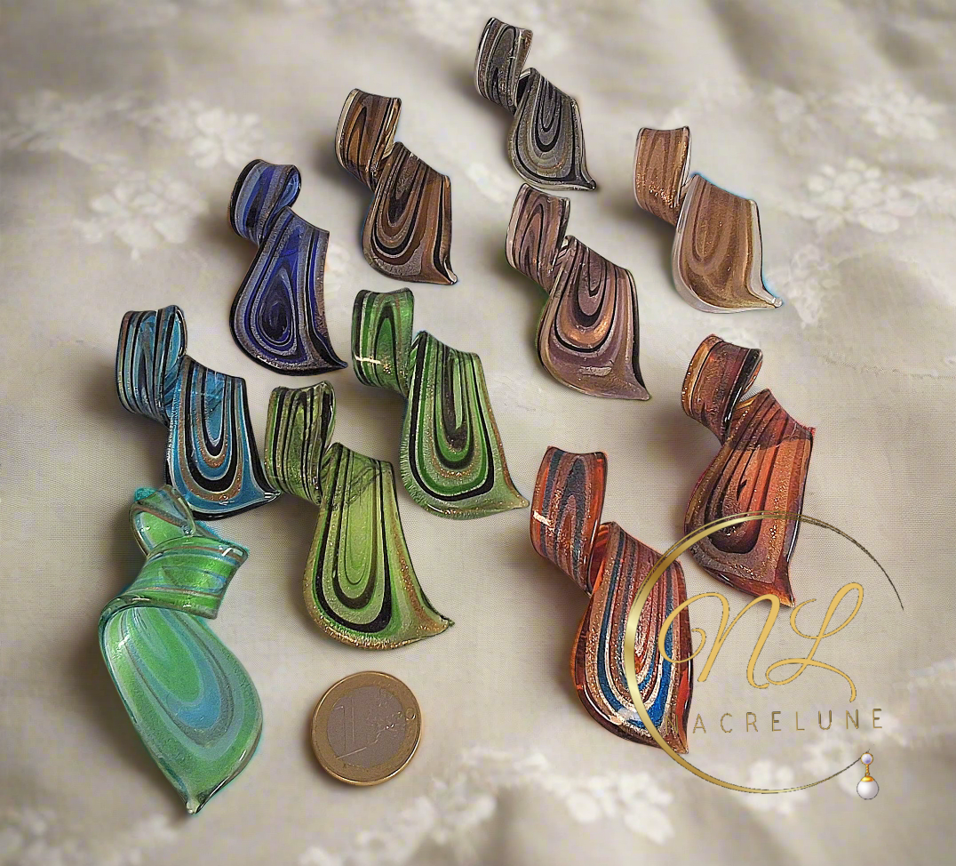 Grand pendentif en verre multicolore