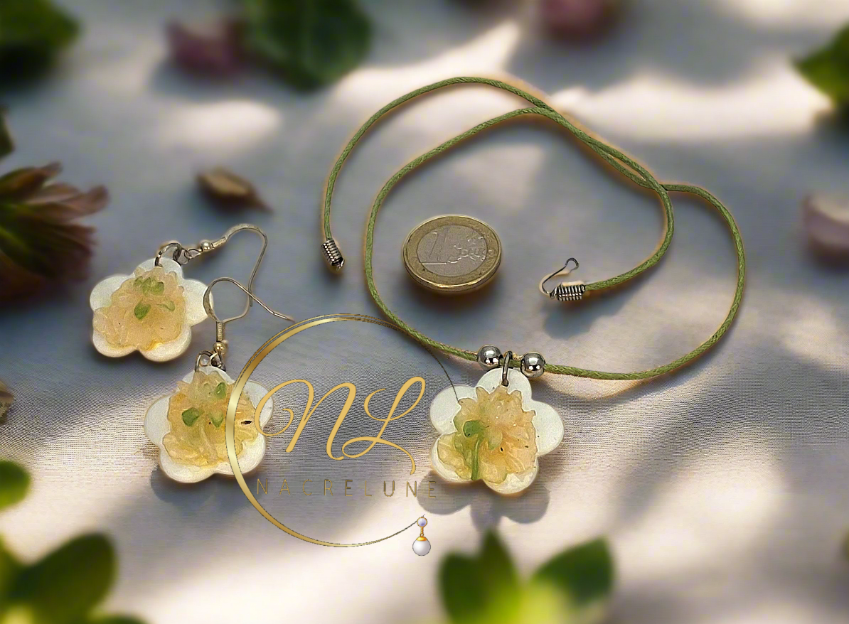 Parure en nacre coloré en forme de fleurs NACRELUNE parure